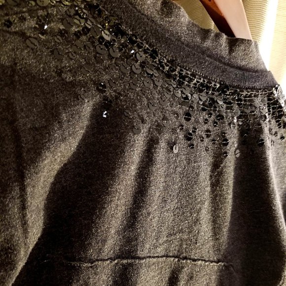 Unconditional Black Sequinned V-Neck Tee - Picture 3 of 4